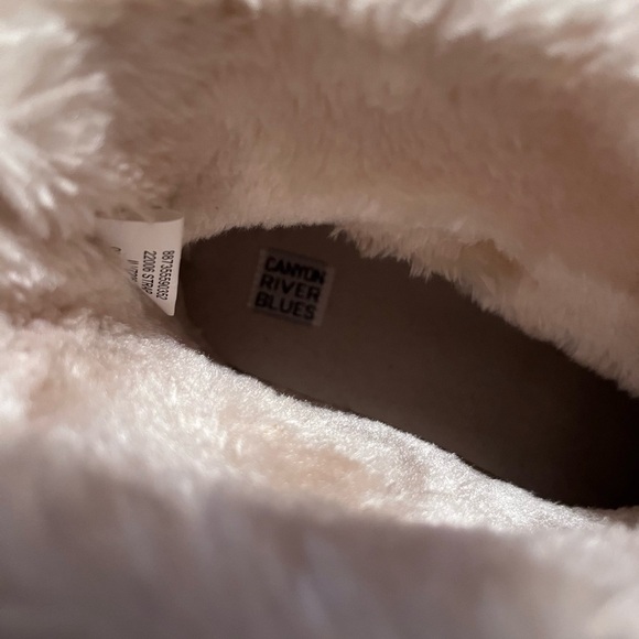 Canyon River Blues ankle boots with faux fur lining - Picture 4 of 5